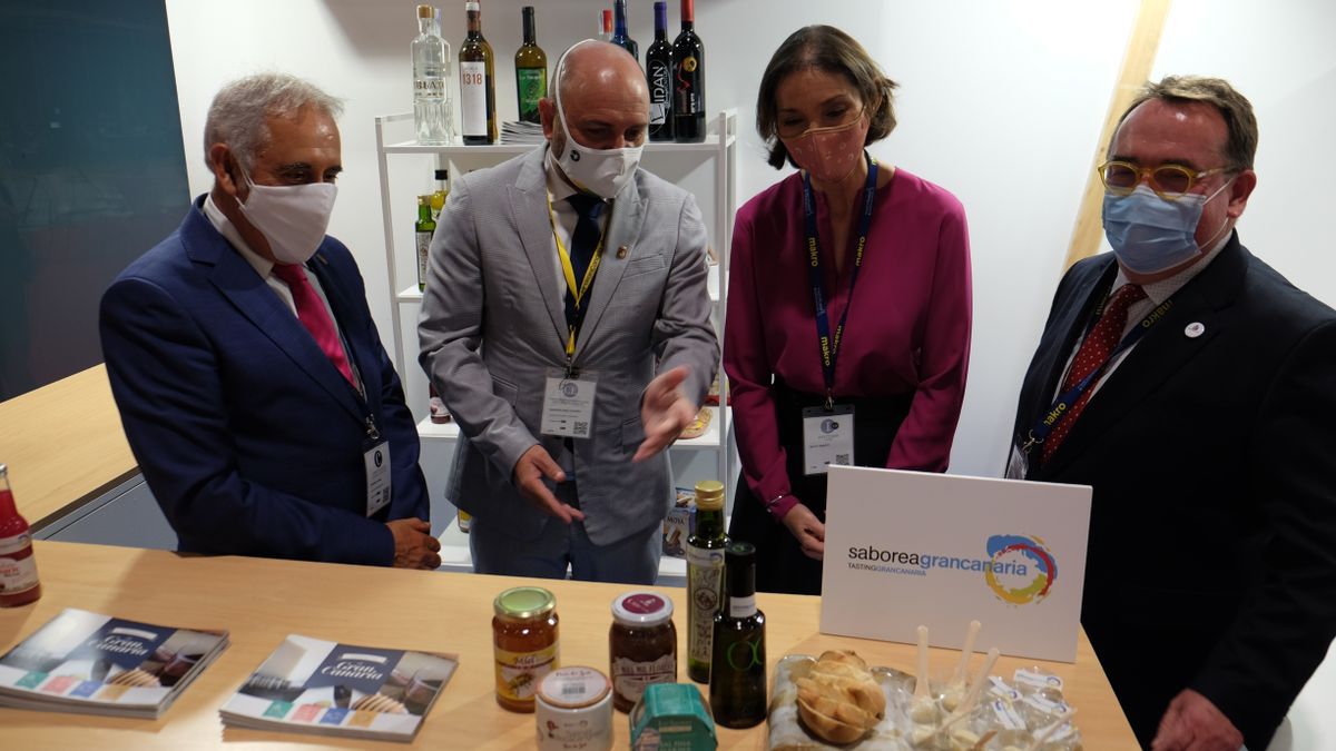 La ministra Maroto 'degusta' Canarias en Madrid Fusión