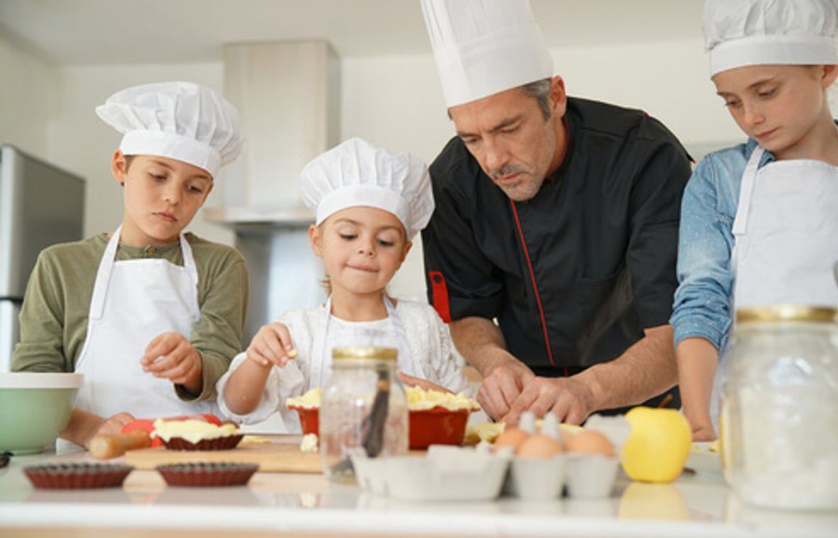 Niños en casa: duendes en la cocina.